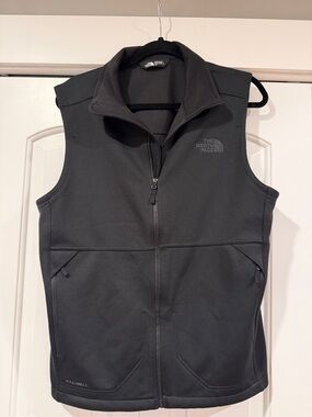 The North Face windwall Men's Softshell Vest with Stand Collar small
